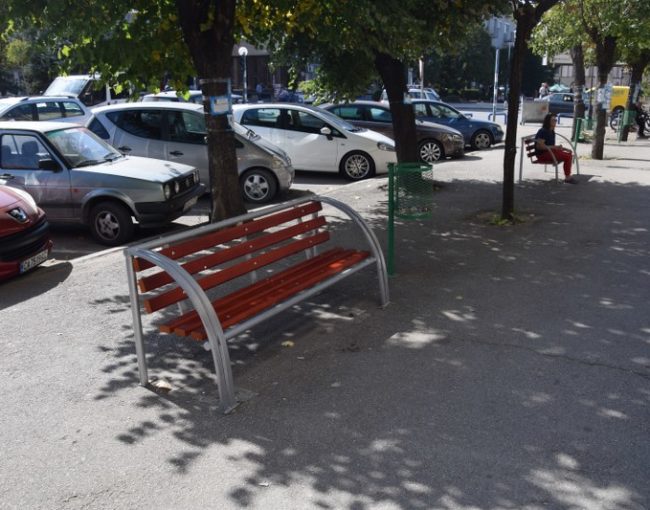 Поставени се нови клупи во централното градско подрачје