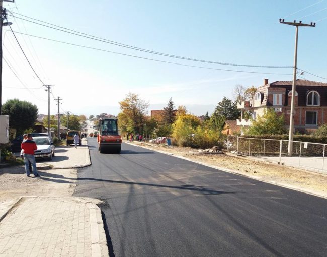 Асфалтирање на ул. 100 во населба Карпош