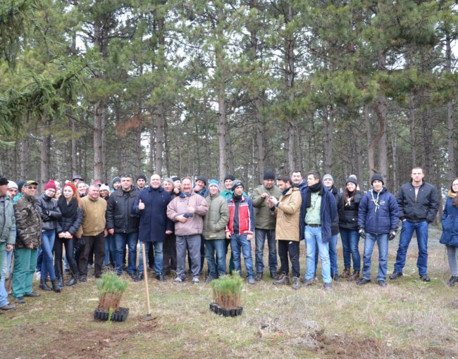 Со Кумановските Акцијаши, Извидничкиот oдред Скаут, вработените во Чистота и Зеленило и граѓаните вчера спроведовме работна акција на локацијата Спомен Костурница