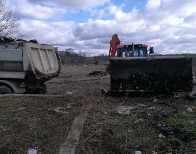 Чистење на дивите депонии на Сточен пазар во с. Долно Којнаре и Туш во нас. Перо Чичo
