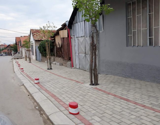 Изградба на тротоари и озеленување на ул. Тоде Мендол