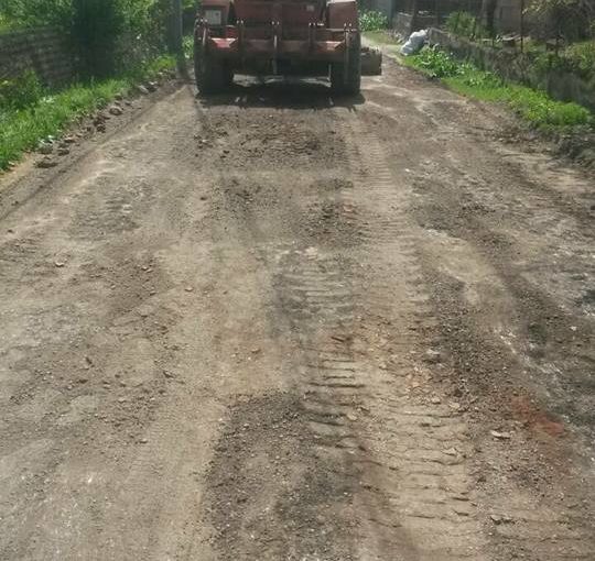 Реконструкција и тампонирање на пат во с. Тромеѓа