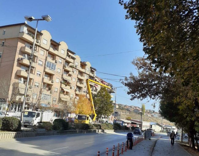 Се поставуваат современи ЛЕД светилки на булевар Октомвриска Револуција