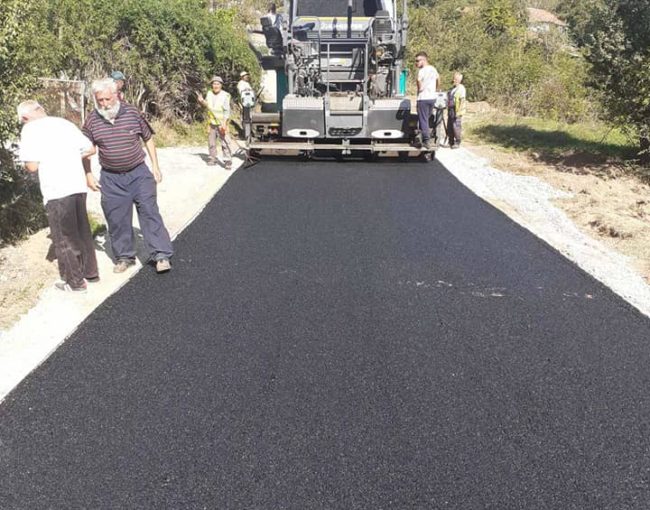Реконструкција и изградба на пат во с. Скачковце