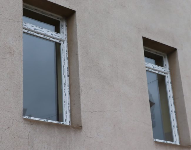 Нови прозорци во објектот на ООУ “Браќа Миладиновци” и ООУ “Крсте Мисирков” лоциран на улицата “Тане Георгиев”