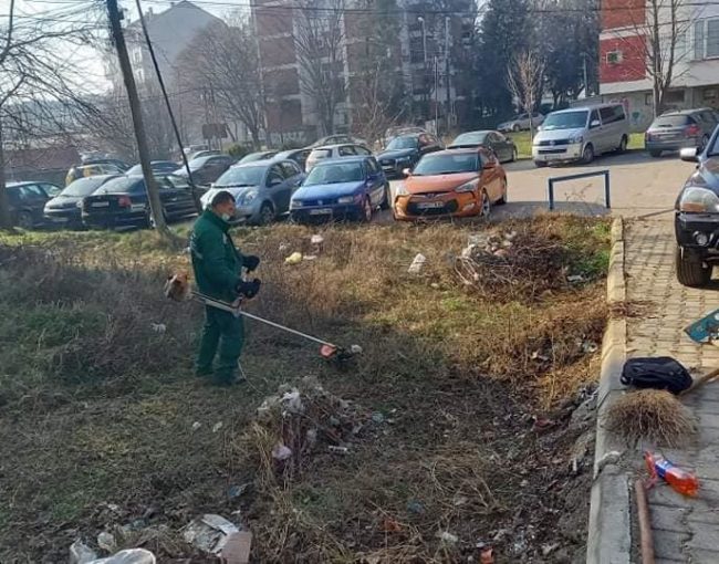 Расчистување диви депонии на повеќе локации во Куманово.