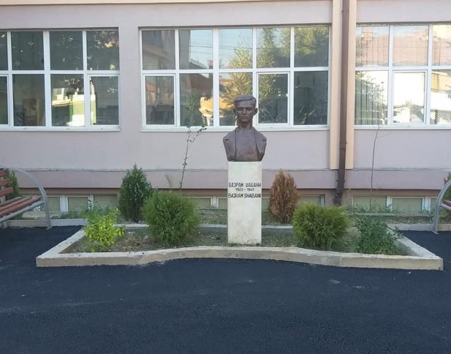 Асфалтирање на дворот пред училиштето Бајрам Шабани