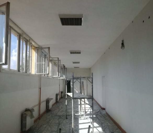 Реновирање на ходниците во главната училишна зграда на ОСТУ “Наце Буѓони”- Куманово