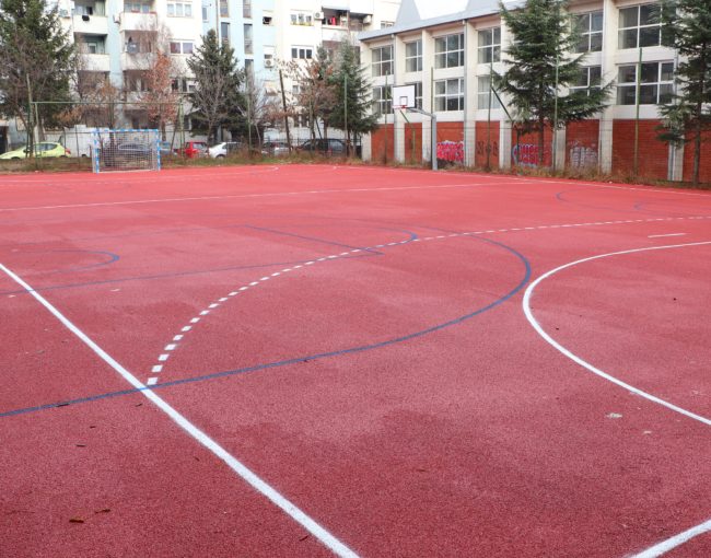Ново сортското игралиште во СОУ „Перо Наков”