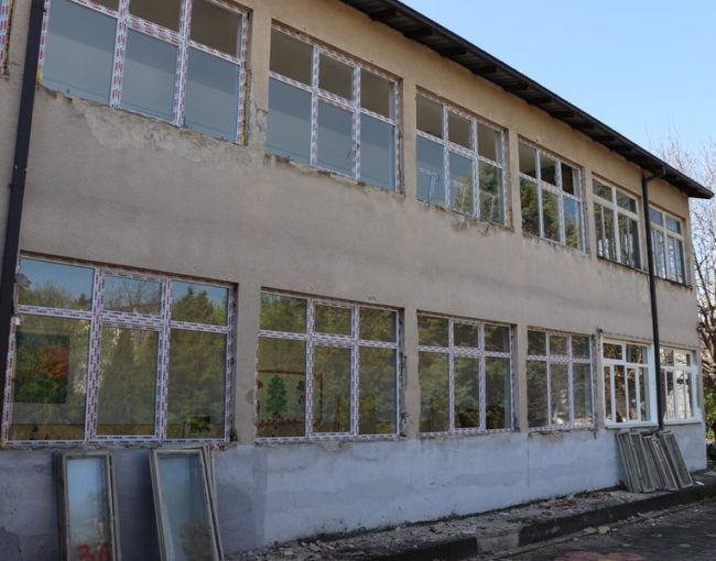 Замена на прозорци во училиштето ООУ 11-ти Октомври