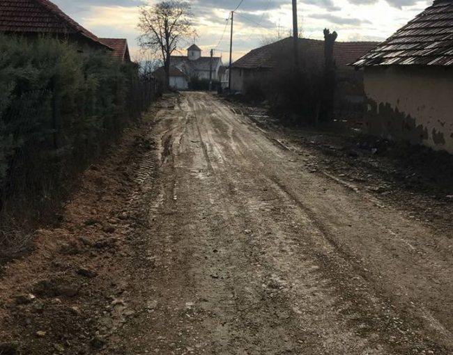 Тампонирање на пат во с. Речица