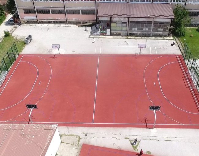 Реконструкција на спортските терени во училиштата  ООУ „Вук Караџиќ“ и ООУ „Наим Фрашери”