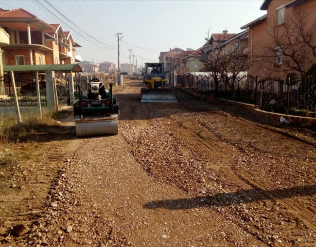 Тампонирање на улици во населба Перо Чичо (Гладно поље)