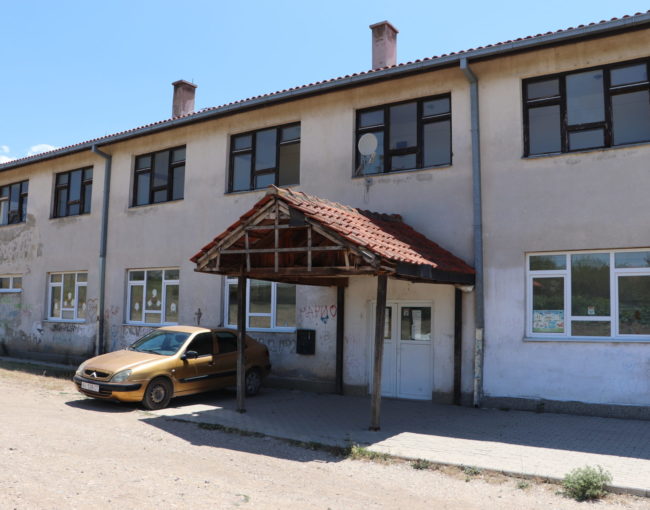 Реновирани се 3 училници во ООУ Христијан Карпош, подрачно училиште во населбата Иго Тричковиќ