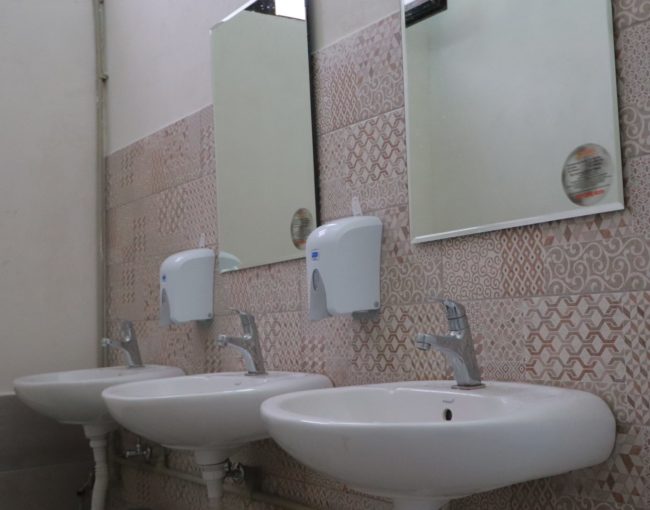 Реконструкција на санитарни јазли во СОУ Гимназија Гоце Делчев