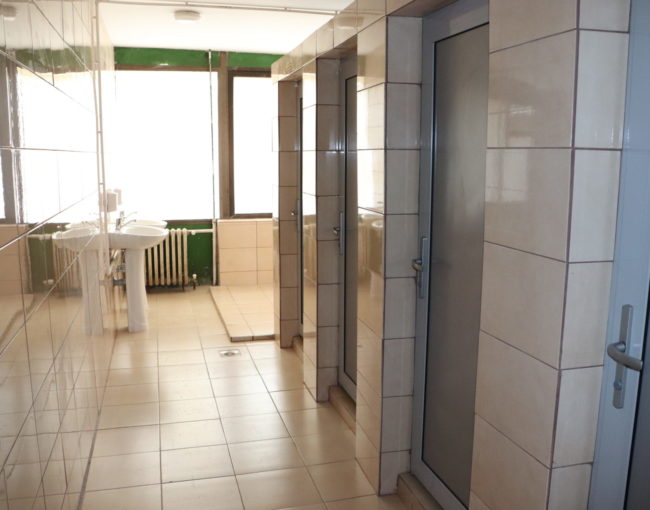 Реконструкција на санитарни јазли во СОУ Гимназија Сами Фрашери